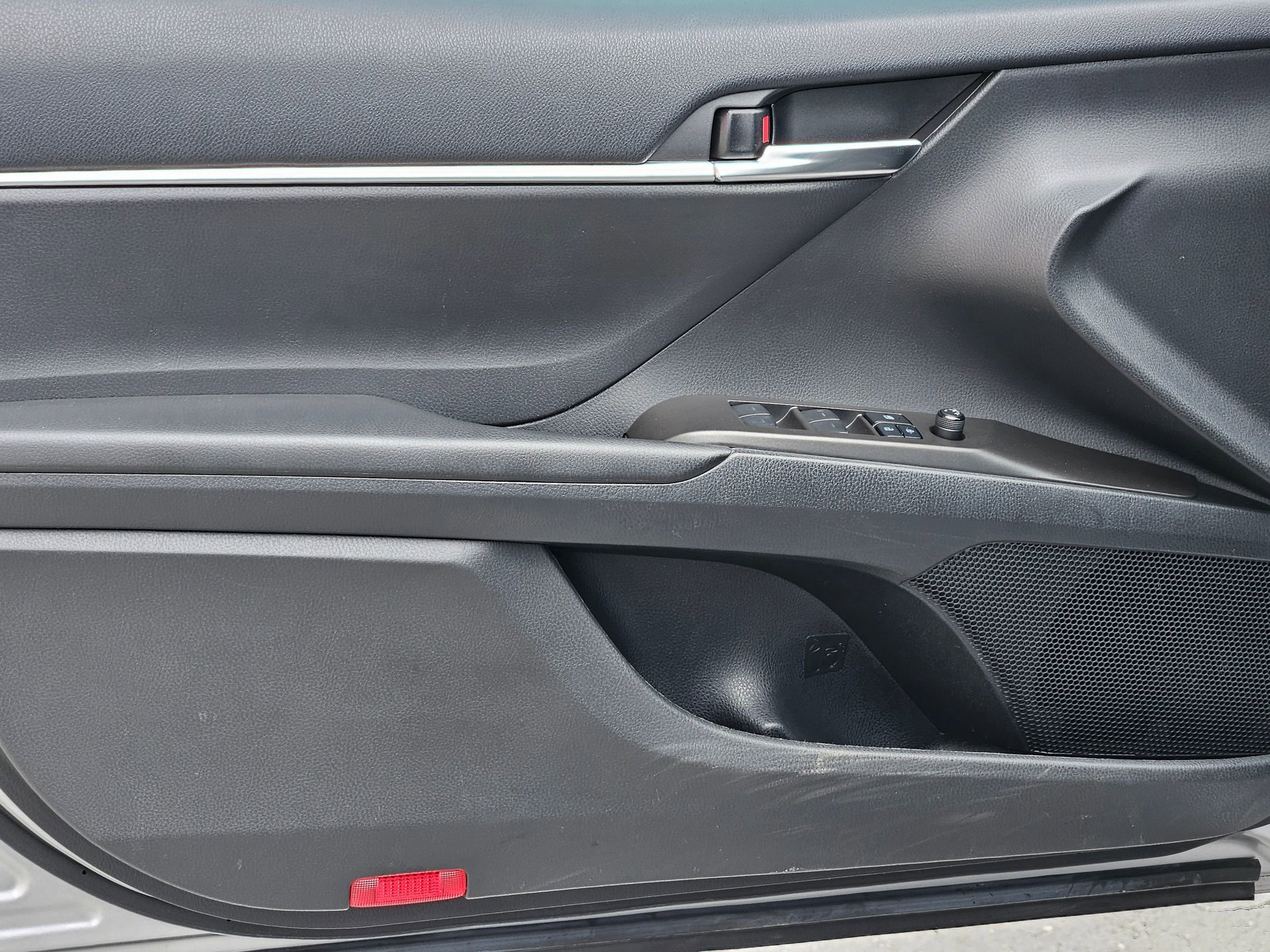 Used 2022 Toyota Camry SE FWD image 16