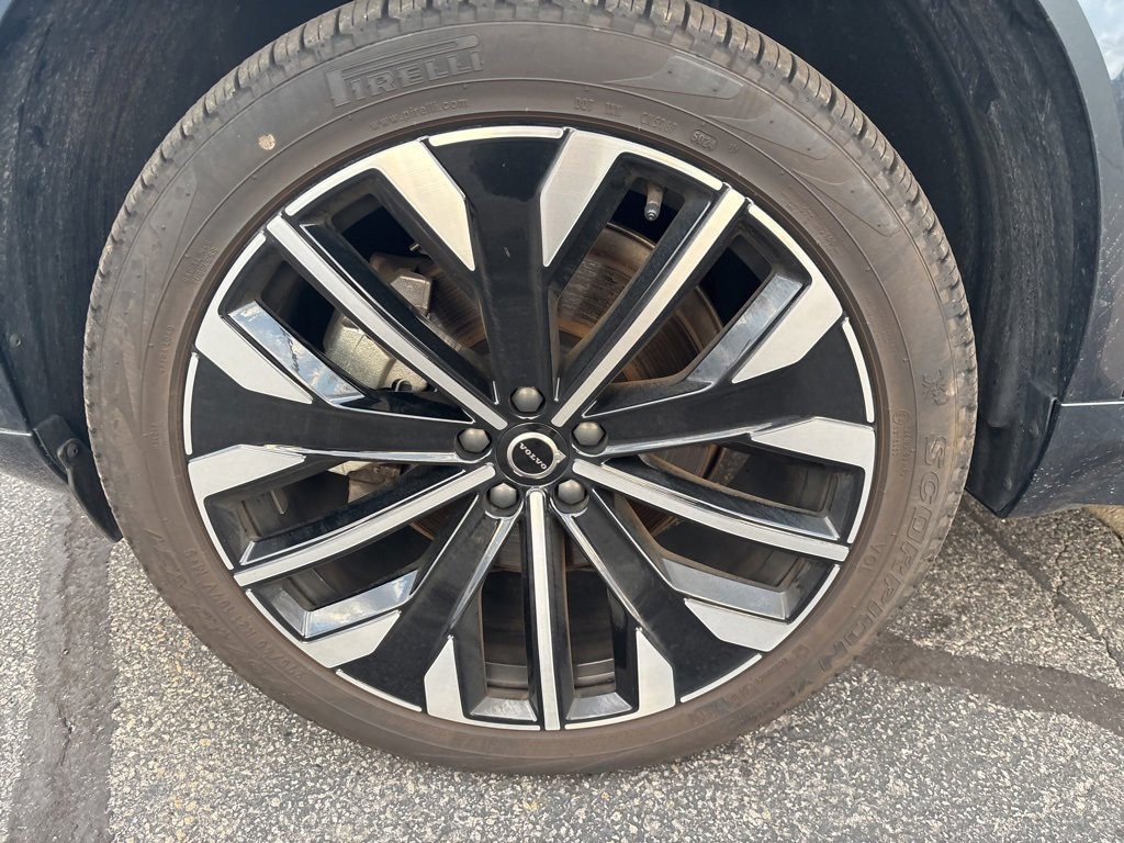 Certified 2025 Volvo XC90 B6 Plus image 13