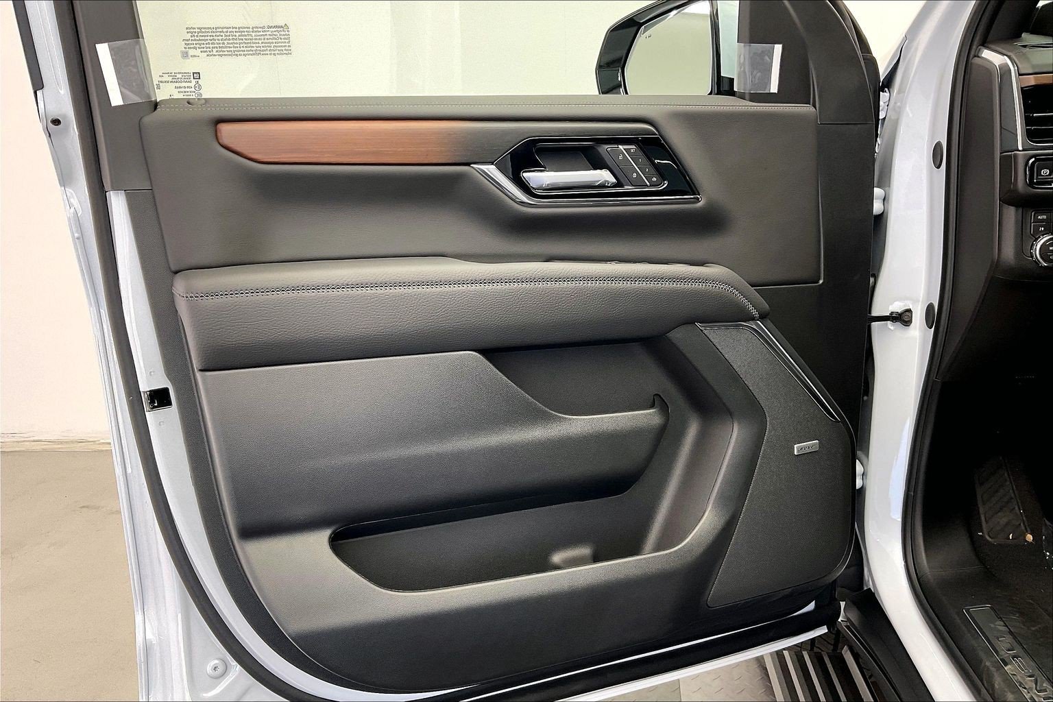 New 2026 GMC Yukon XL Denali w/ Denali Reserve Package AWD/4WD image 12