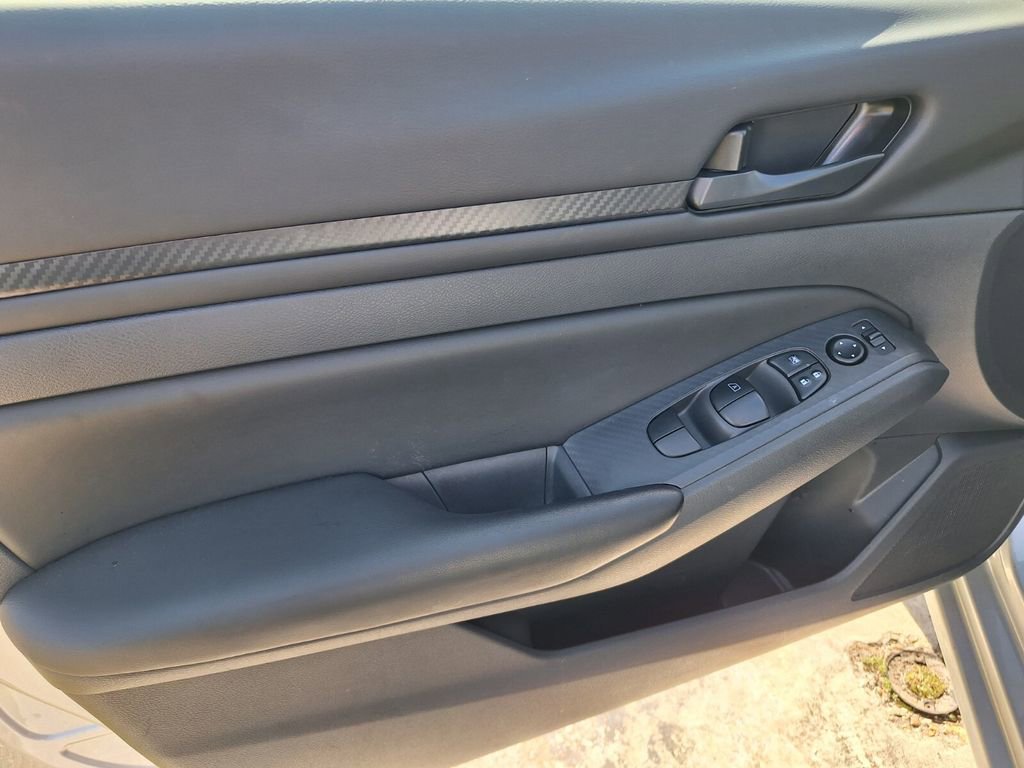 Used 2025 Nissan Altima 2.5 S image 30