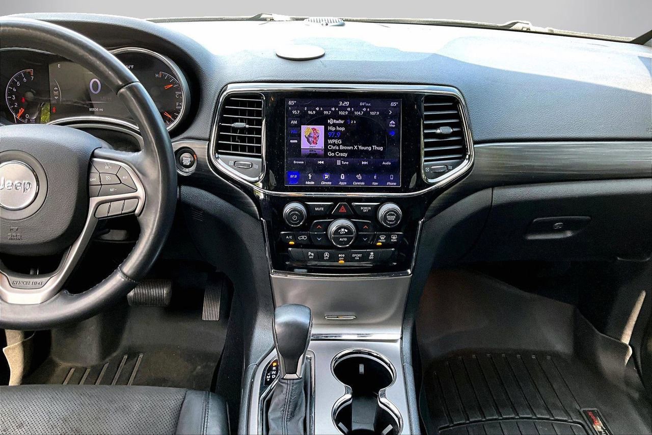 Used 2019 Jeep Grand Cherokee Laredo w/ Laredo X Package AWD/4WD image 12