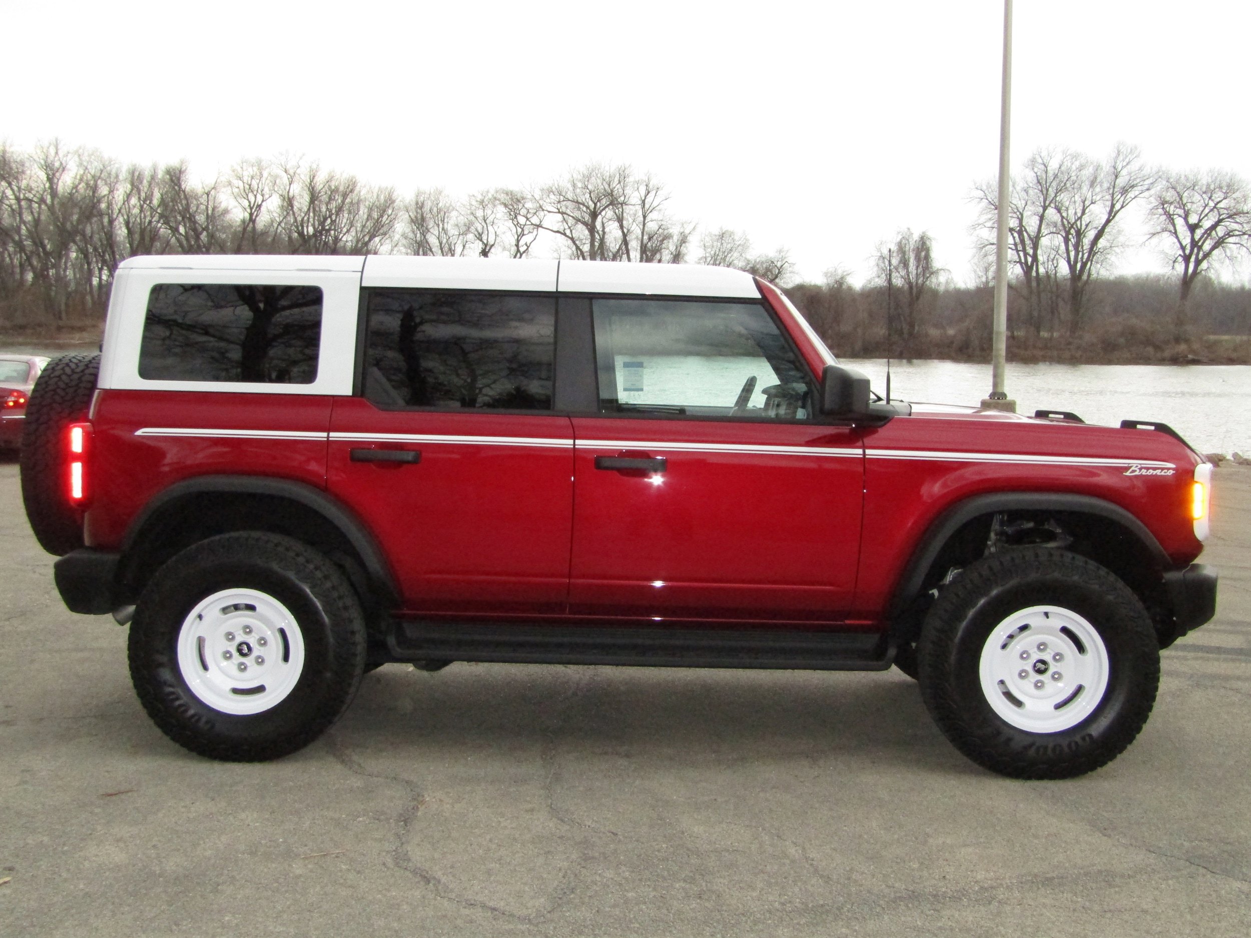 Used 2025 Ford Bronco Heritage Edition image 5
