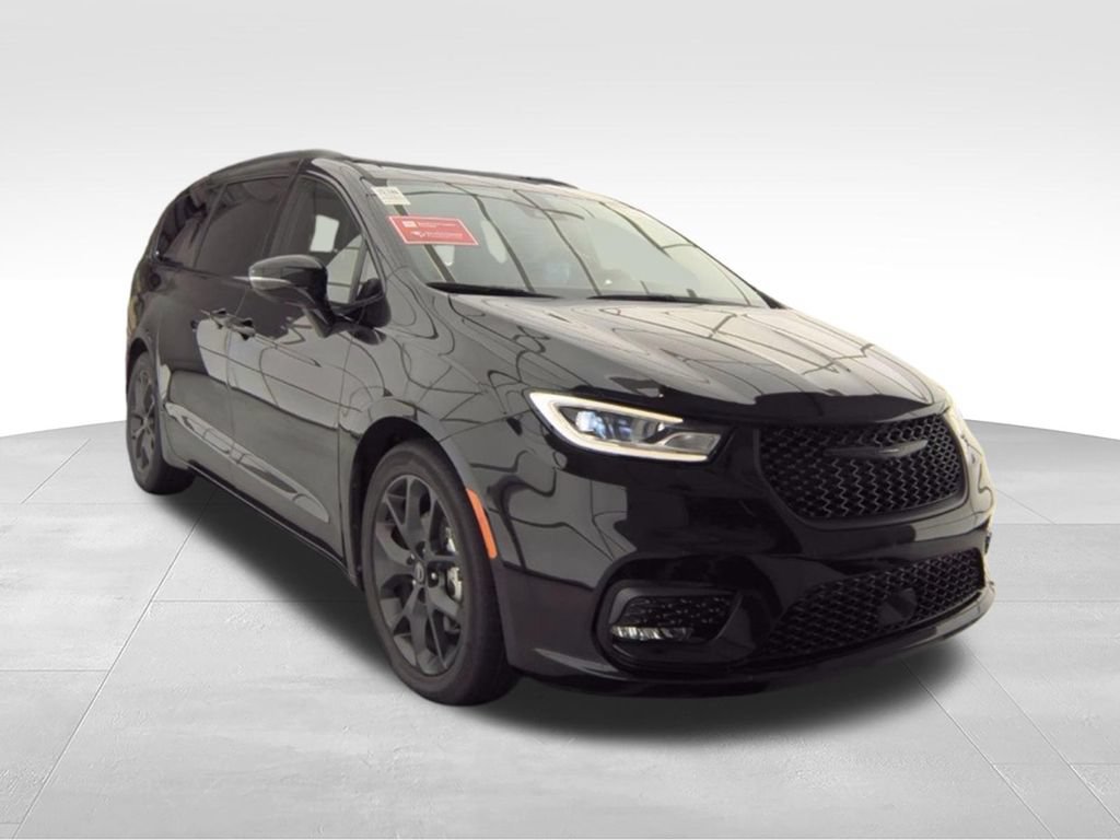 Used 2025 Chrysler Pacifica Limited FWD image 4
