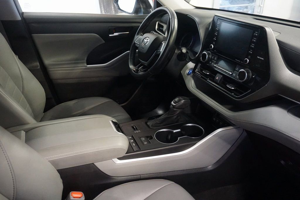 Used 2021 Toyota Highlander XLE image 24