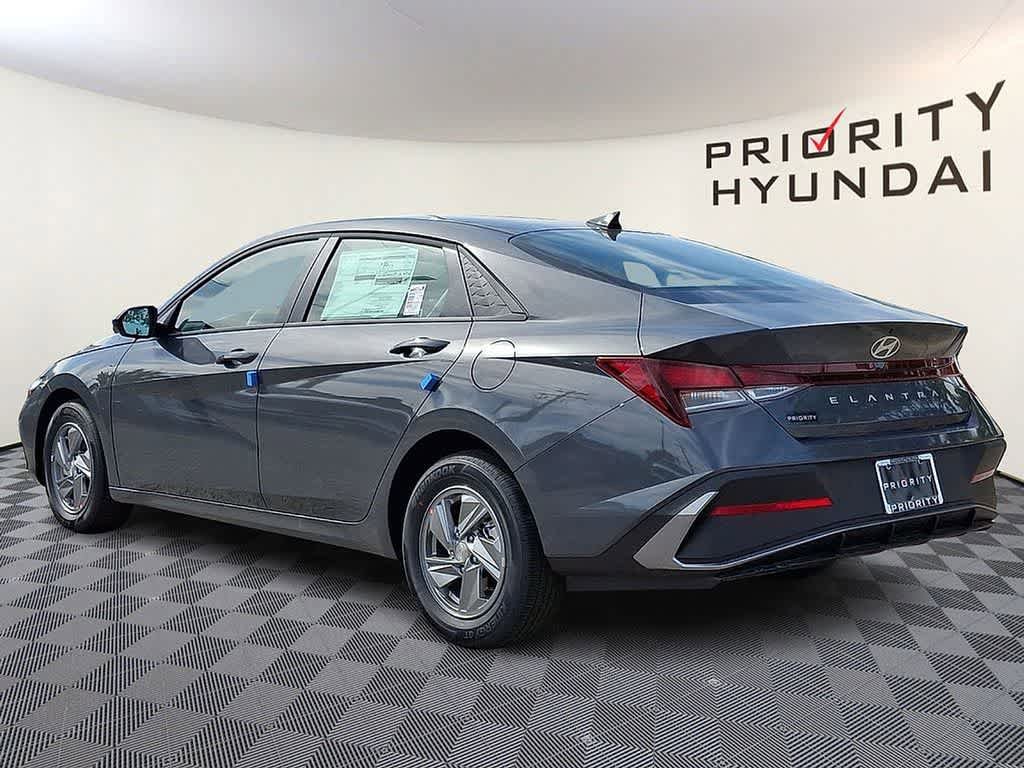 New 2026 Hyundai Elantra SE FWD image 6