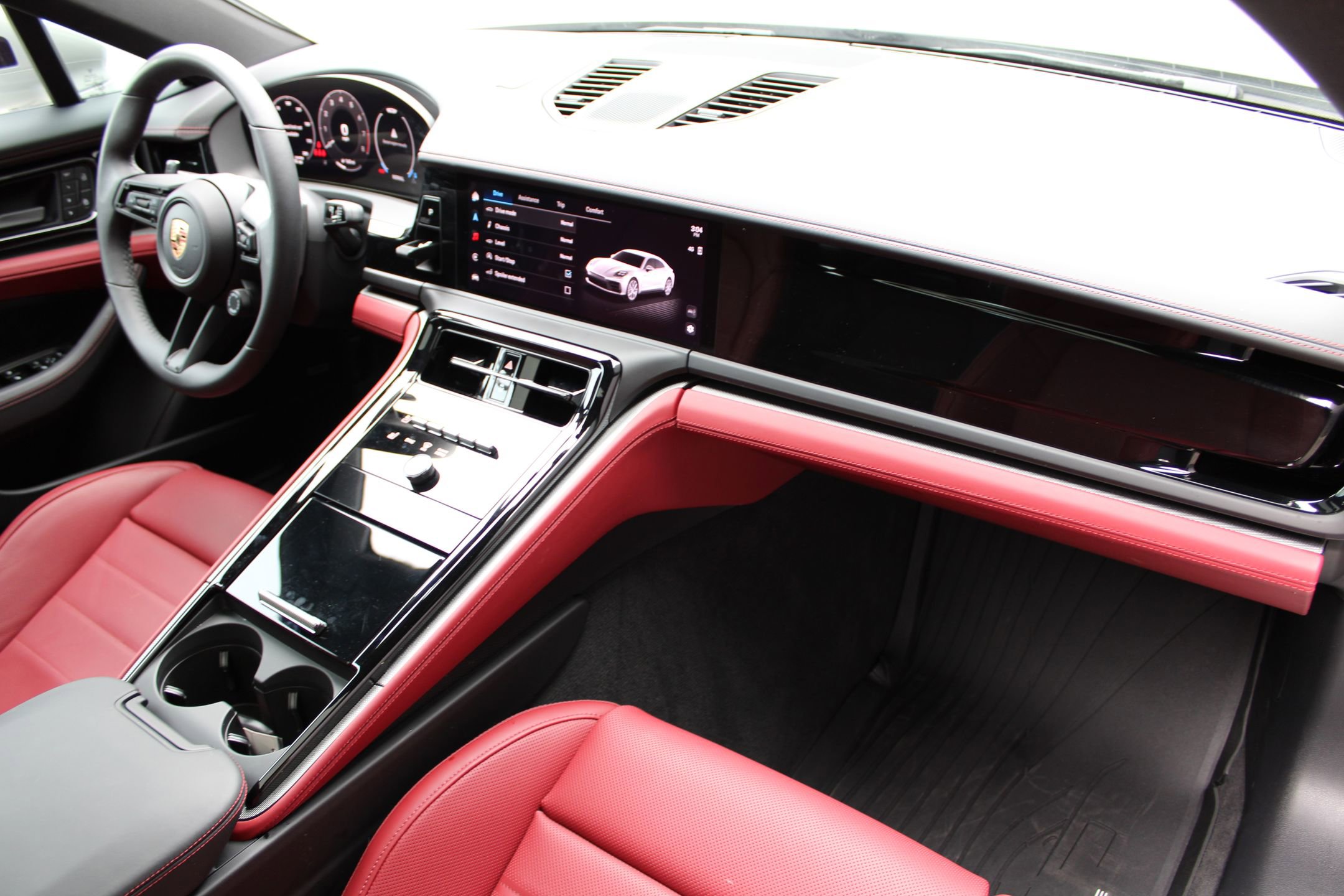 Certified 2025 Porsche Panamera 4 image 26