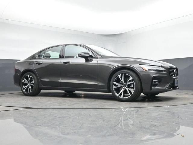 Used 2025 Volvo S60 B5 Plus AWD/4WD image 33