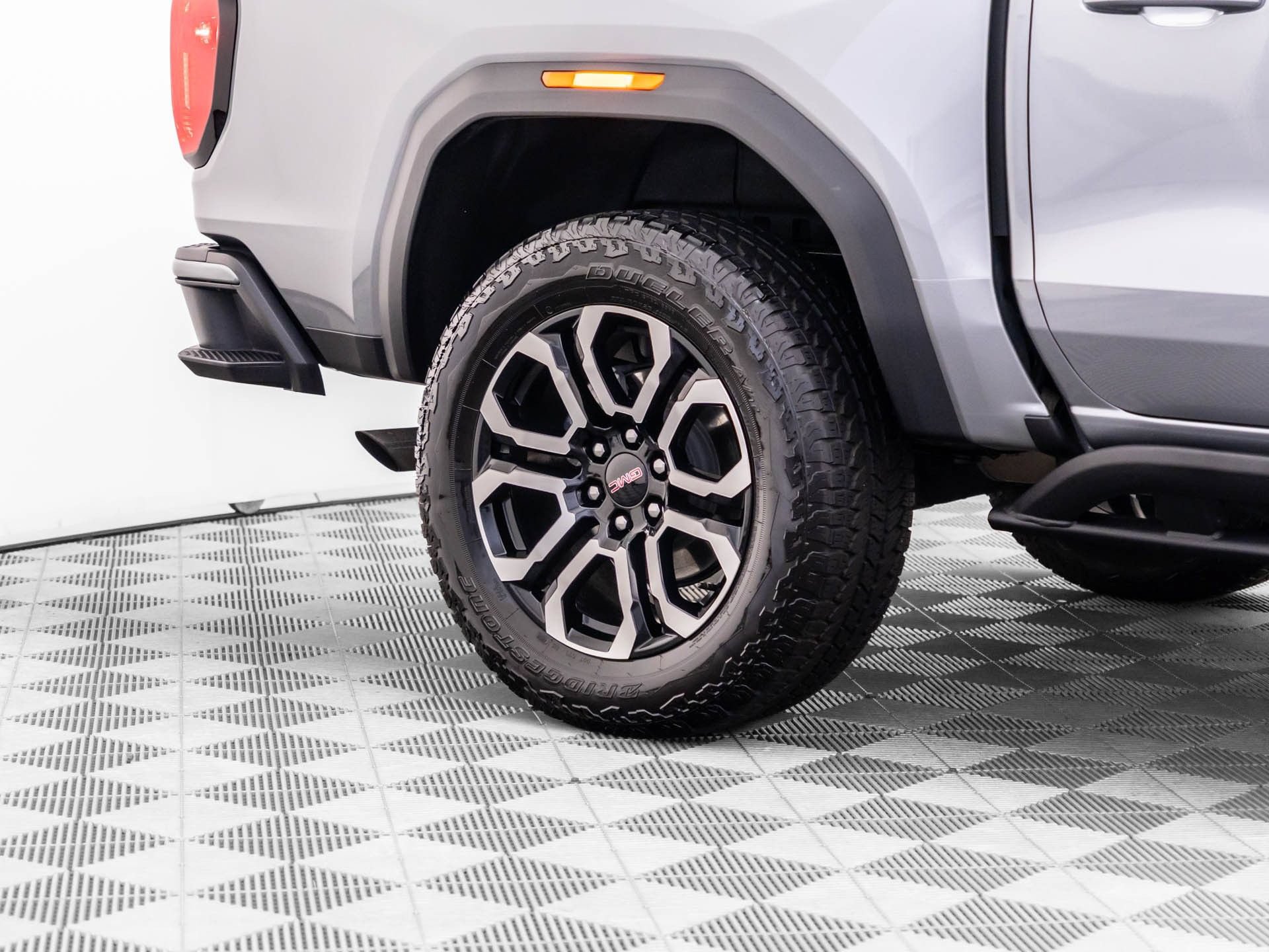 Used 2025 GMC Canyon AT4 w/ Nightfall Edition AWD/4WD image 39