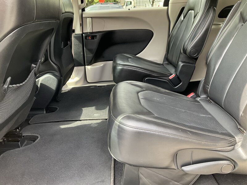 Used 2020 Chrysler Voyager Lxi FWD image 14