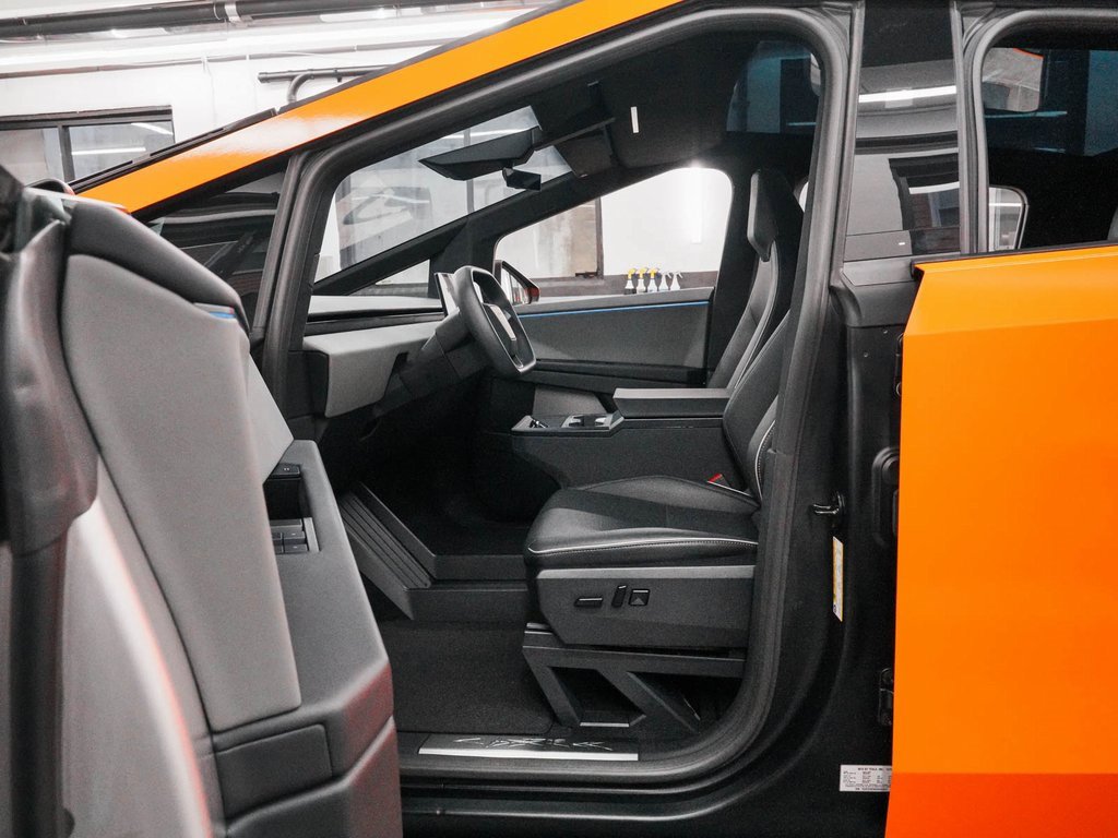 Used 2024 Tesla Cybertruck AWD Crew Cab image 23