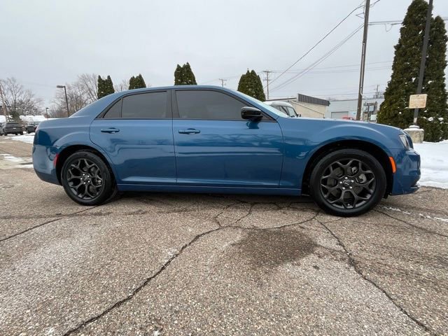 Used 2022 Chrysler 300 Touring w/ Sport Appearance Package image 5