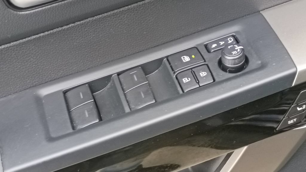 Used 2025 Toyota Sequoia Limited AWD/4WD image 22