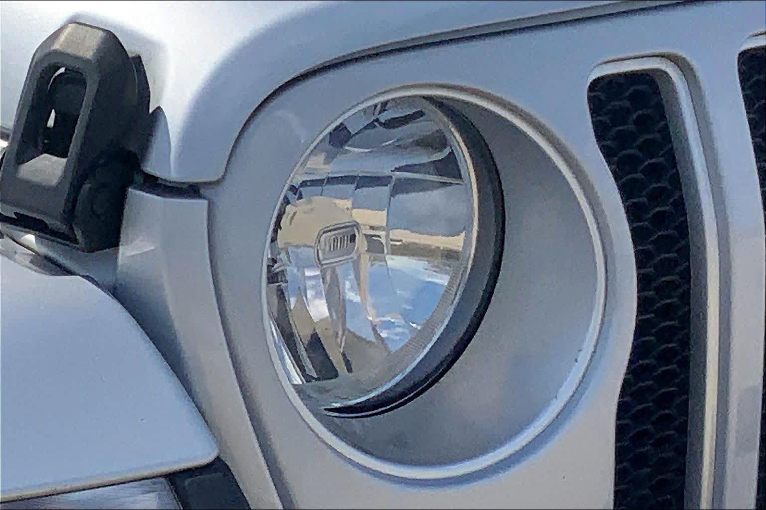 Used 2023 Jeep Wrangler Unlimited Sahara AWD/4WD image 26