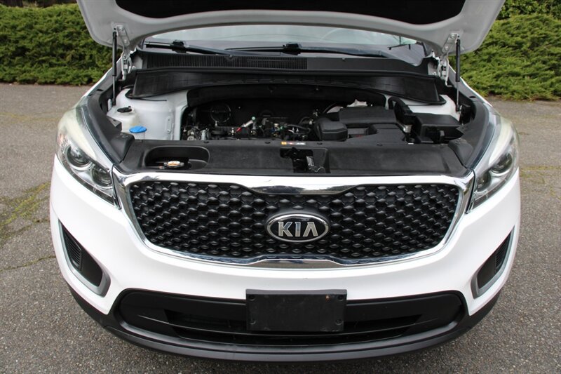 Used 2017 Kia Sorento LX w/ LX Convenience Package image 22