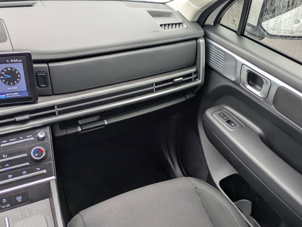 Used 2025 Hyundai Santa Fe SE image 16