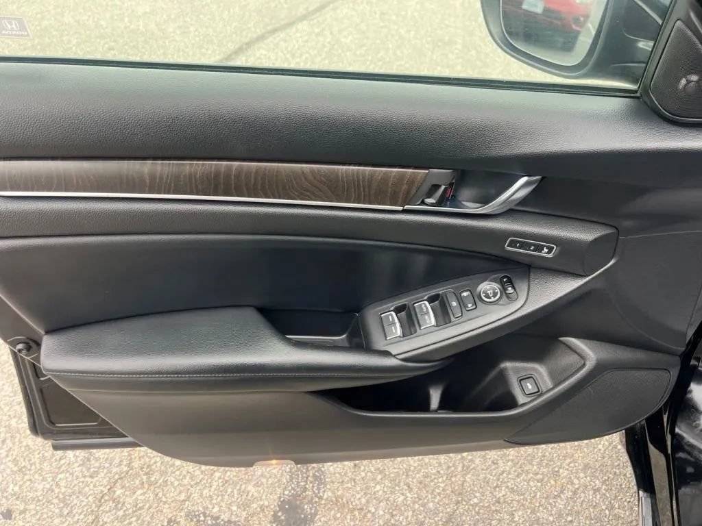 Used 2018 Honda Accord Touring image 26