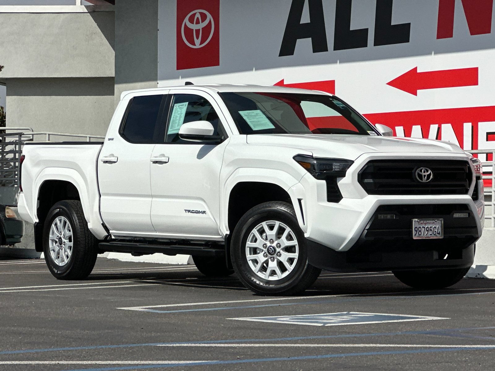 Used 2025 Toyota Tacoma SR5 AWD/4WD image 8
