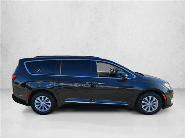Used 2017 Chrysler Pacifica Touring-L video 4