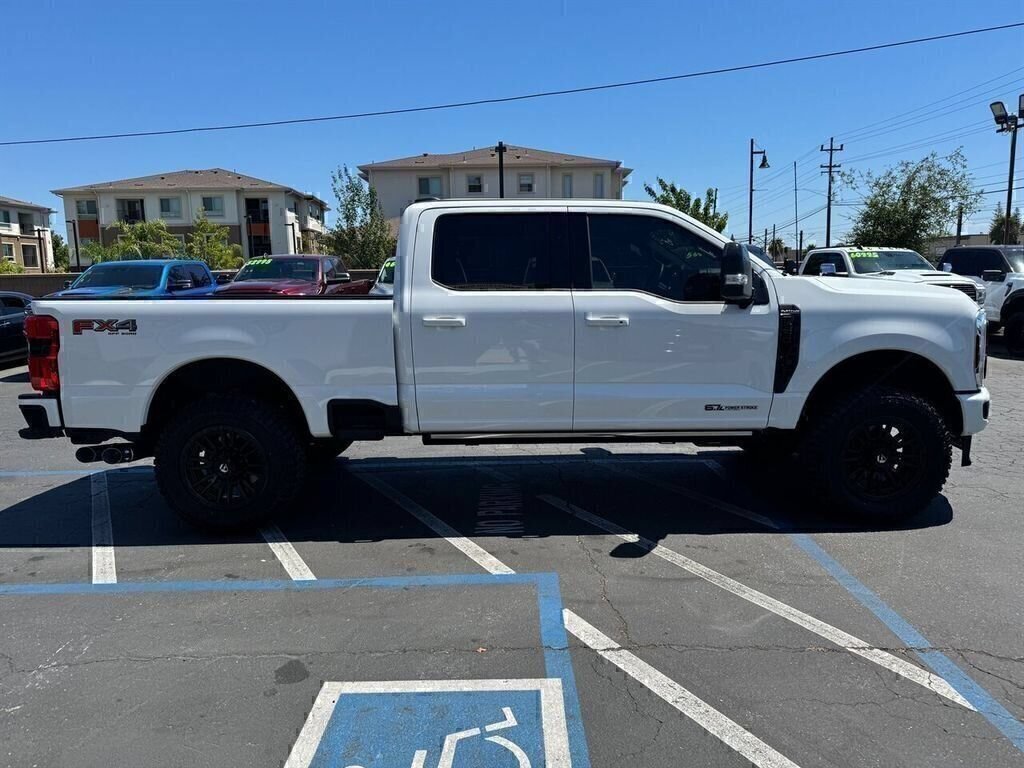 Used 2026 Ford F250 Platinum w/ FX4 Off-Road Package AWD/4WD image 2