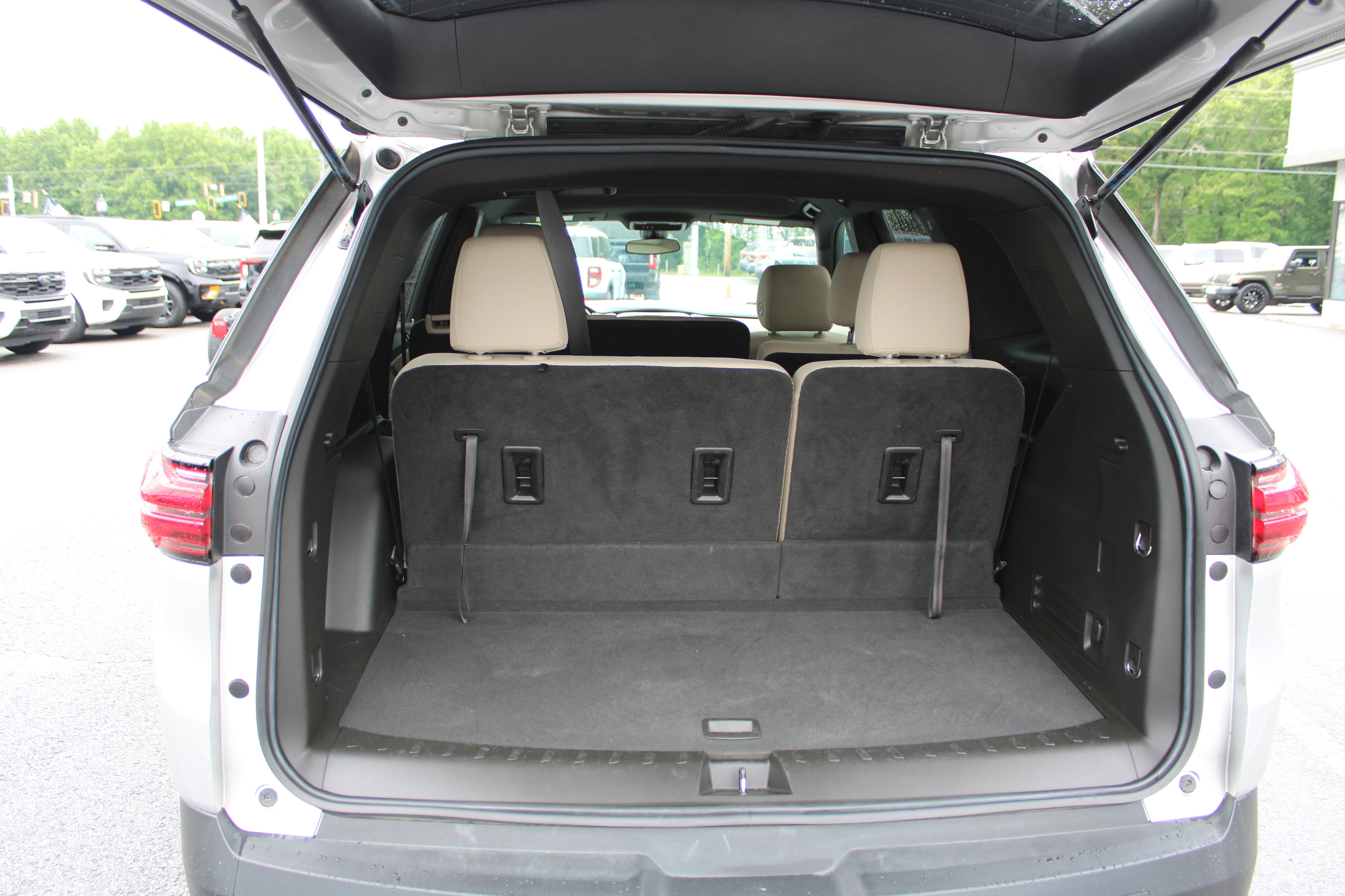 Used 2022 Chevrolet Traverse LS w/ LPO, Cargo Package AWD/4WD image 13