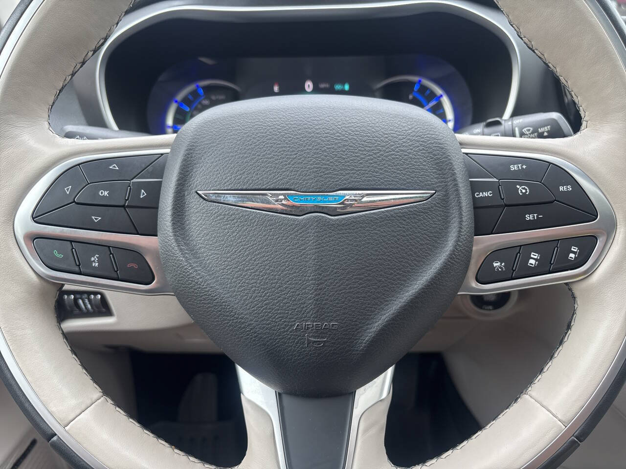 Used 2020 Chrysler Pacifica Limited w/ Advanced Safetytec Group FWD image 10