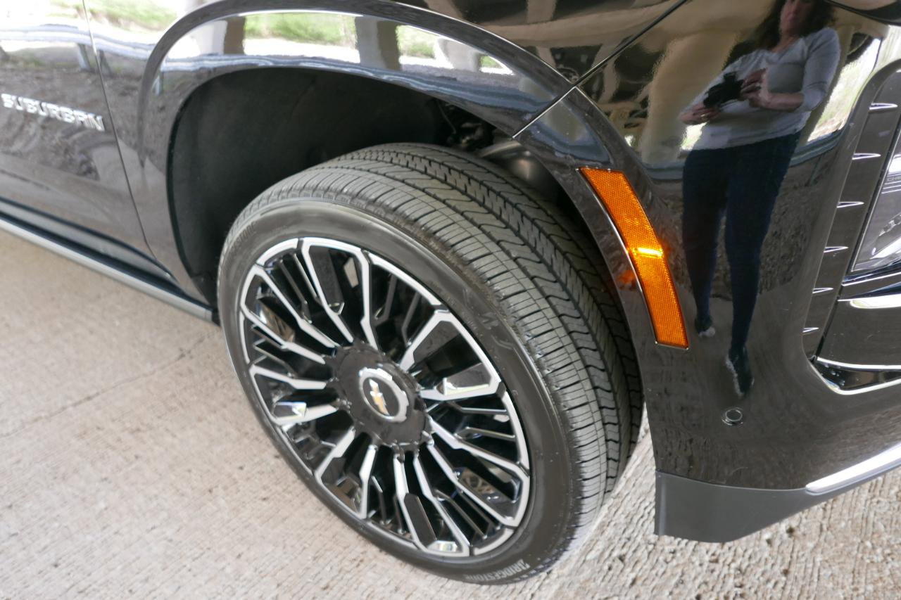 Used 2025 Chevrolet Suburban High Country AWD/4WD image 52