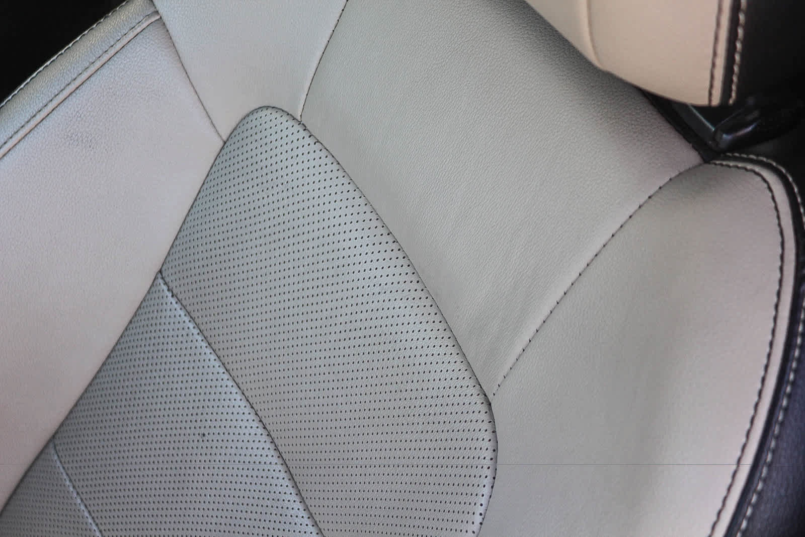Used 2016 Ford Mustang Premium RWD image 31