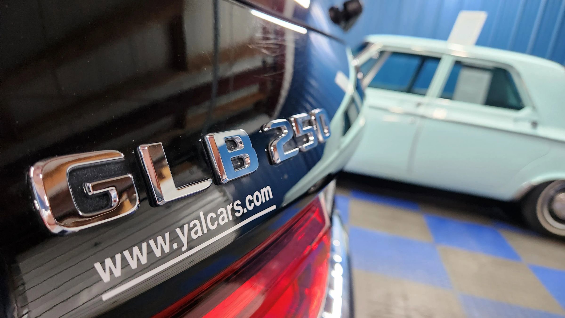 Used 2020 Mercedes-Benz GLB 250 4MATIC w/ Premium Package image 61