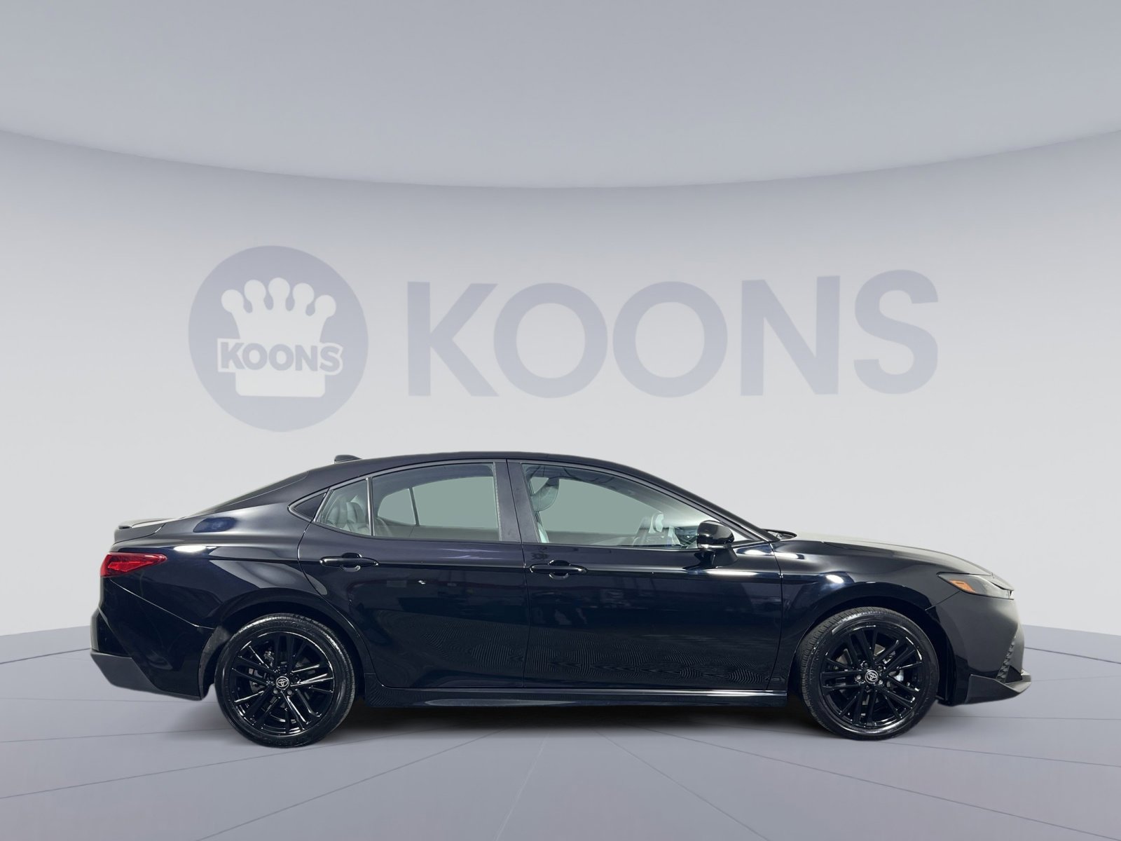 Used 2025 Toyota Camry SE image 8