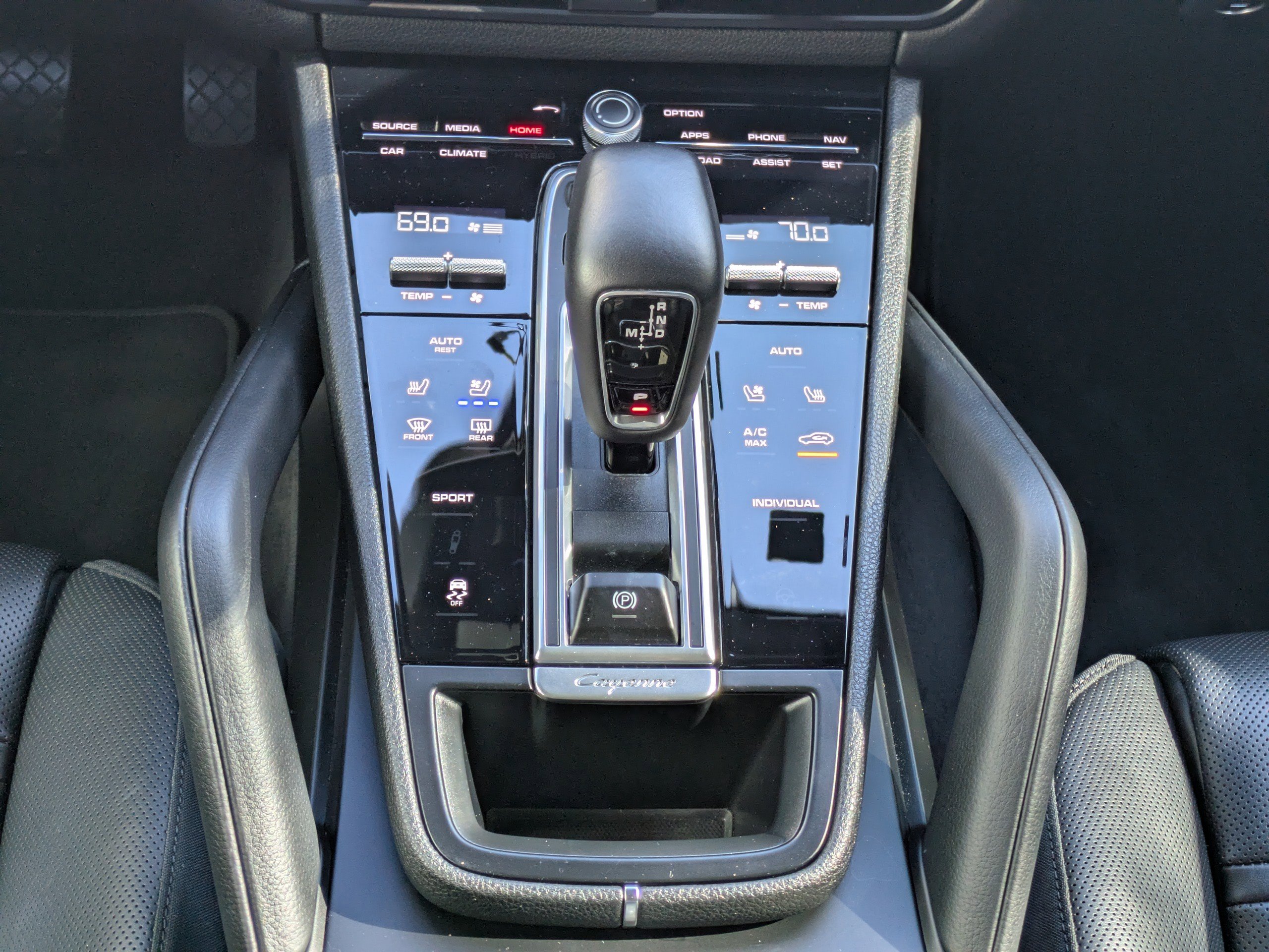 Used 2020 Porsche Cayenne image 32