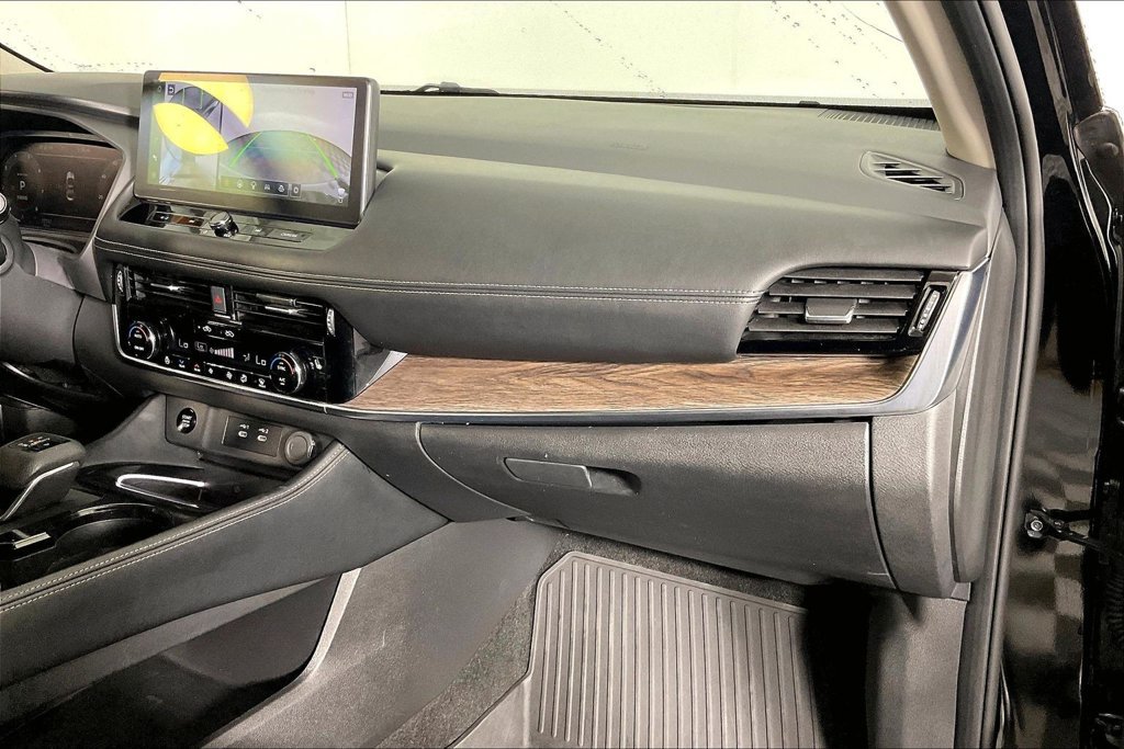Used 2025 Nissan Rogue Platinum w/ Tech Package FWD image 18