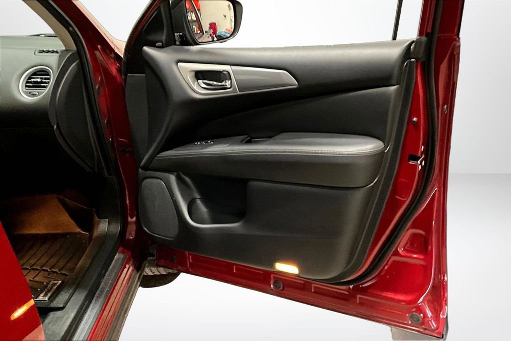 Used 2019 Nissan Pathfinder S image 29