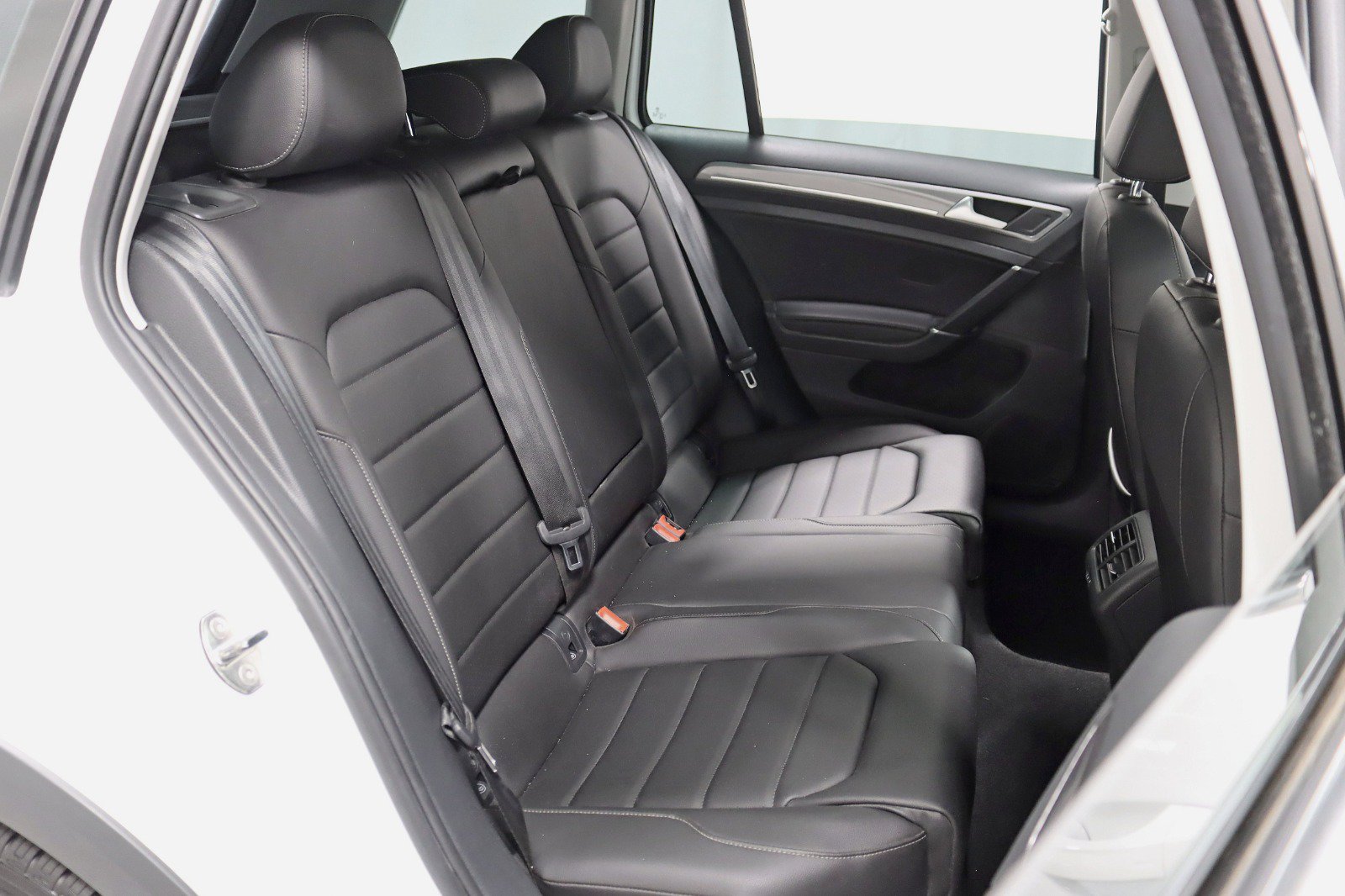 Used 2017 Volkswagen Golf Alltrack SEL AWD/4WD image 29