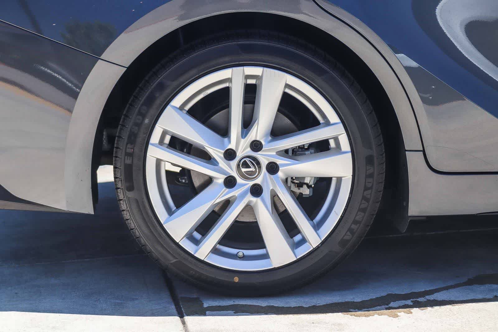 Used 2022 Lexus IS 300 RWD image 7