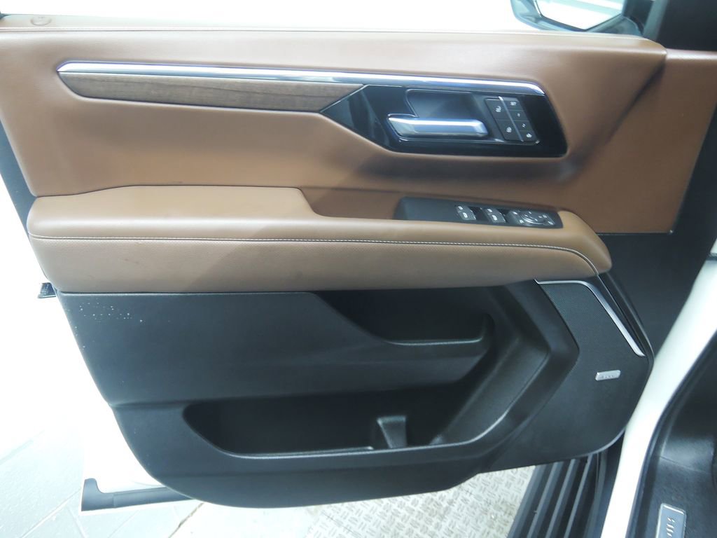 Used 2025 Chevrolet Tahoe High Country image 26