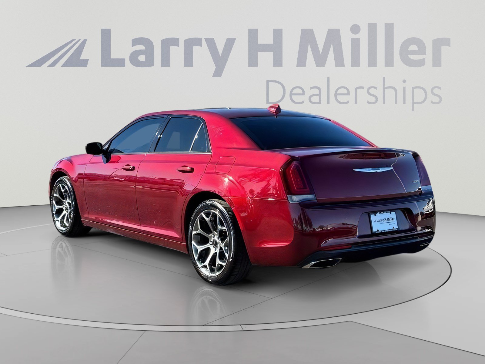 Used 2018 Chrysler 300 Touring w/ Sport Appearance Package RWD image 4