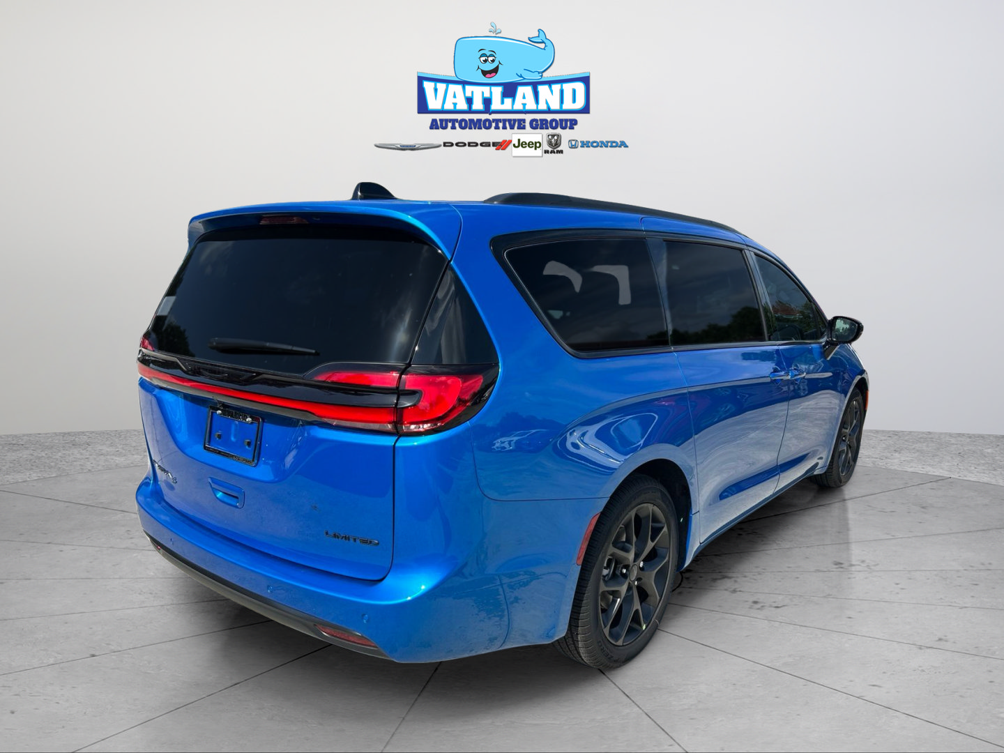 New 2027 Chrysler Pacifica Limited FWD image 5