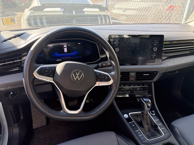 Certified 2025 Volkswagen Jetta SE FWD image 6