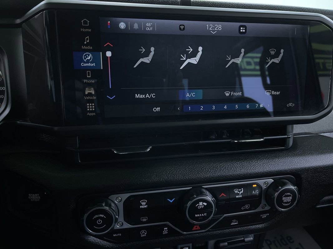 Used 2025 Jeep Gladiator Sport image 23