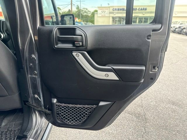 Used 2016 Jeep Wrangler Unlimited Rubicon w/ Connectivity Group AWD/4WD image 31