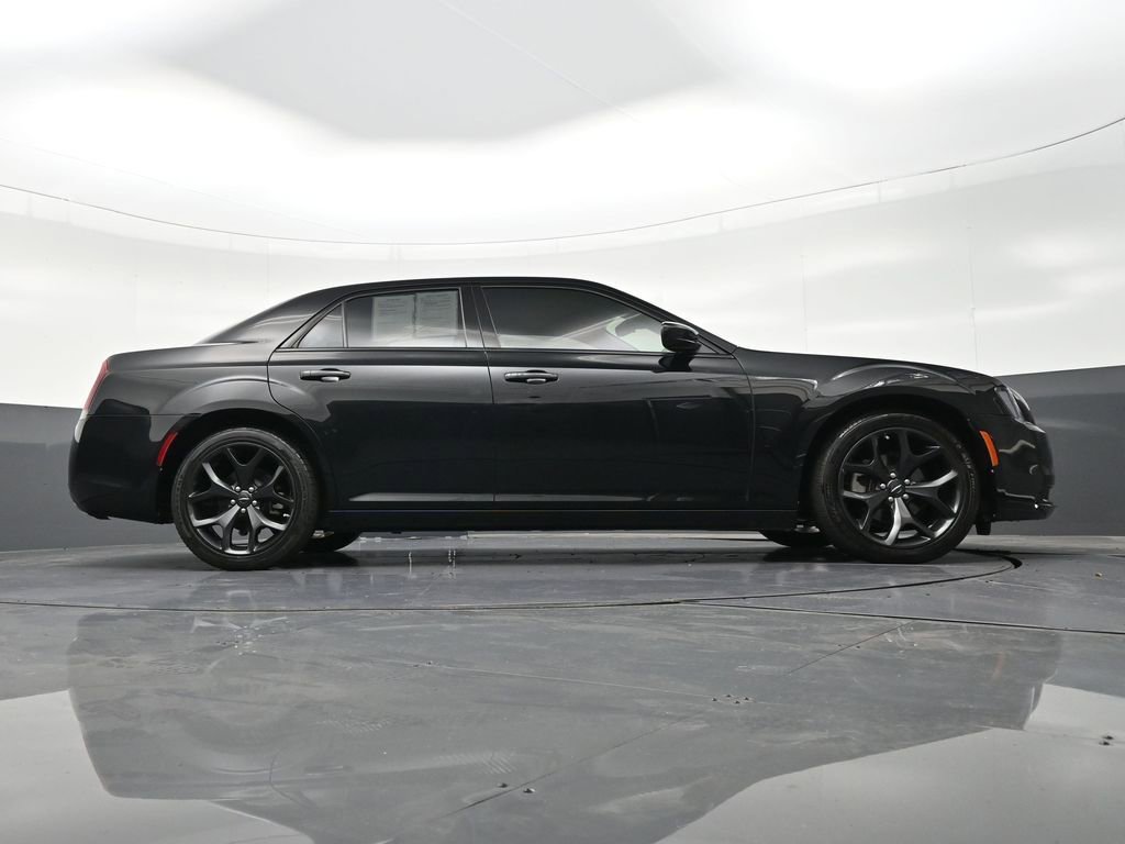 Used 2023 Chrysler 300 Touring w/ Sport Appearance Package image 30