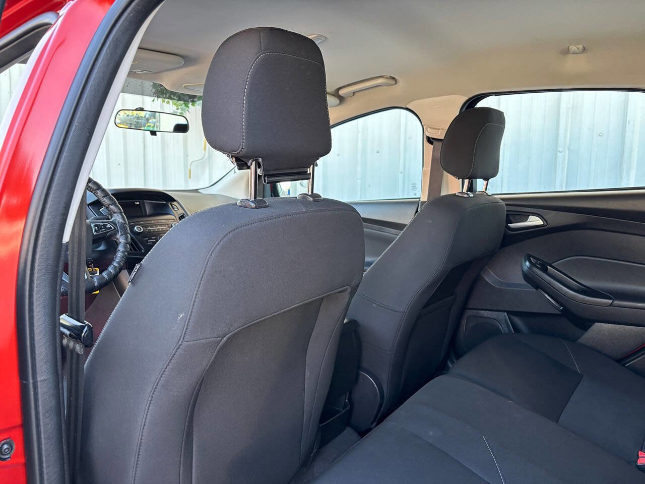 Used 2018 Ford Focus SE w/ Cold Weather Package image 14
