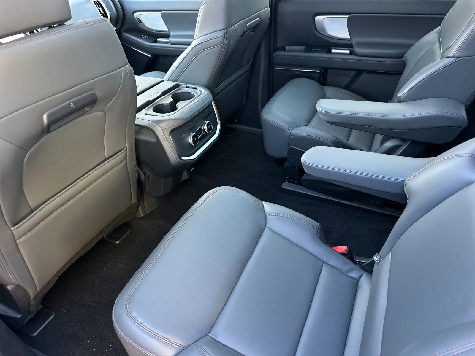 New 2025 Ford Expedition Active image 13