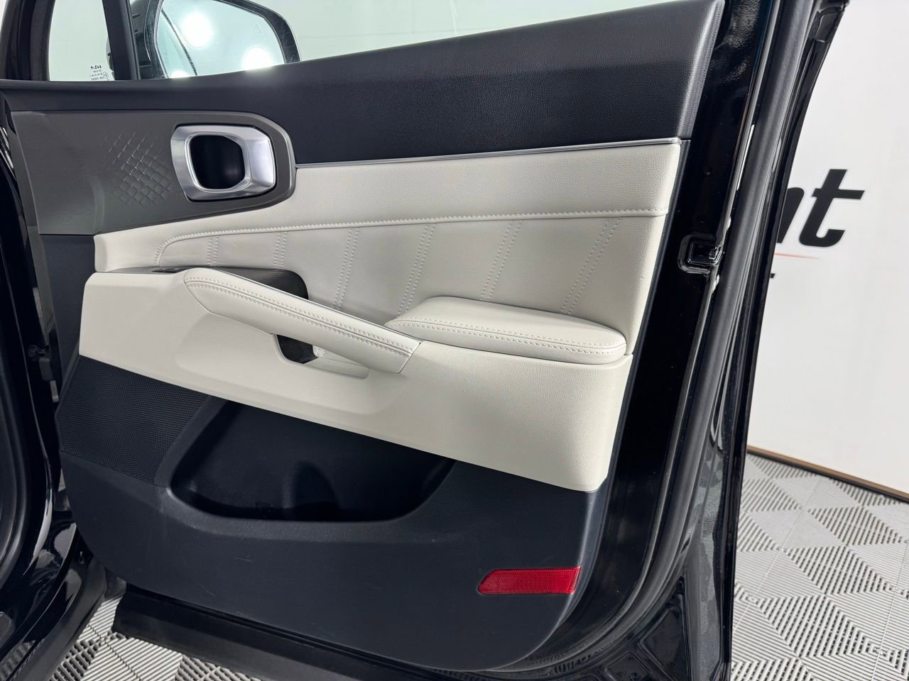 Used 2023 Kia Sorento SX image 27