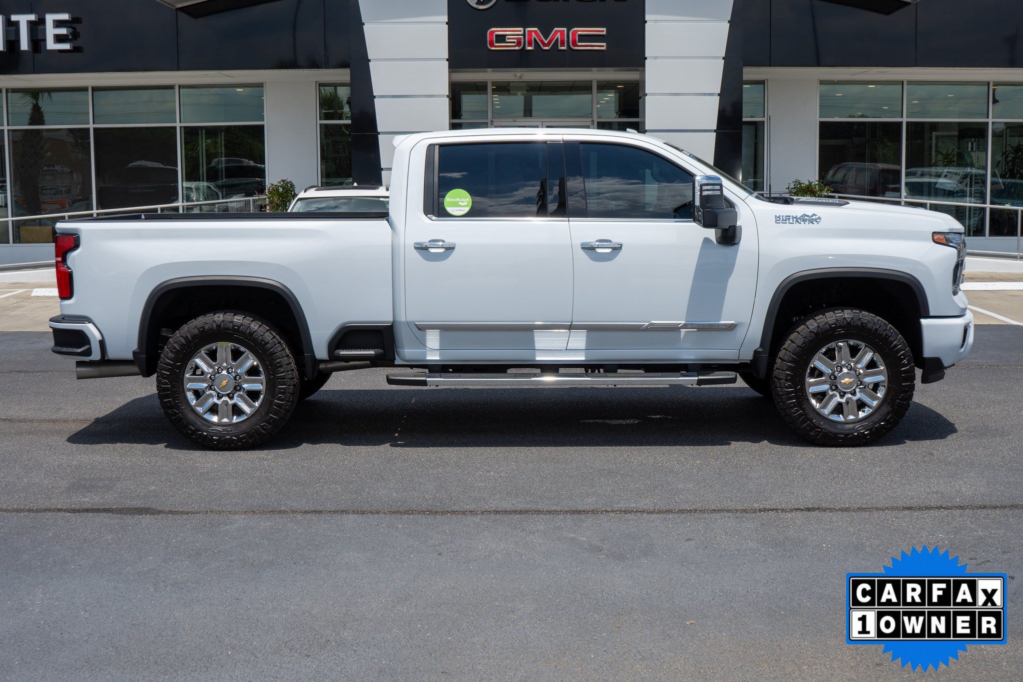 Used 2026 Chevrolet Silverado 2500 High Country w/ Technology Package AWD/4WD image 2