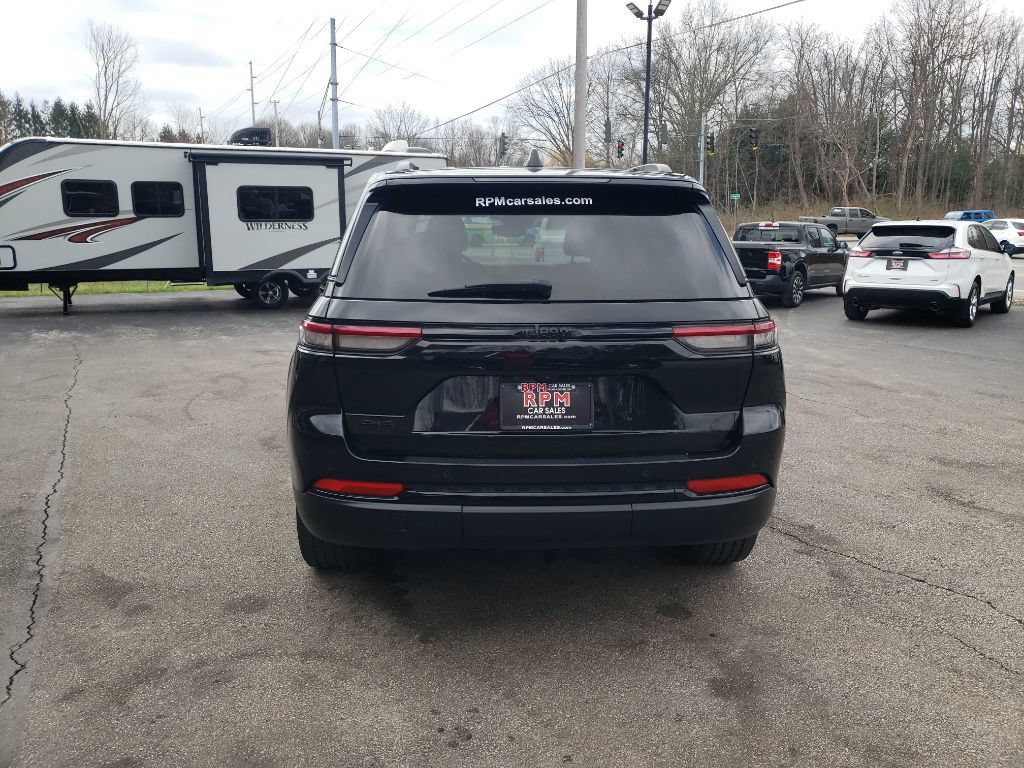 Used 2023 Jeep Grand Cherokee Altitude AWD/4WD image 5