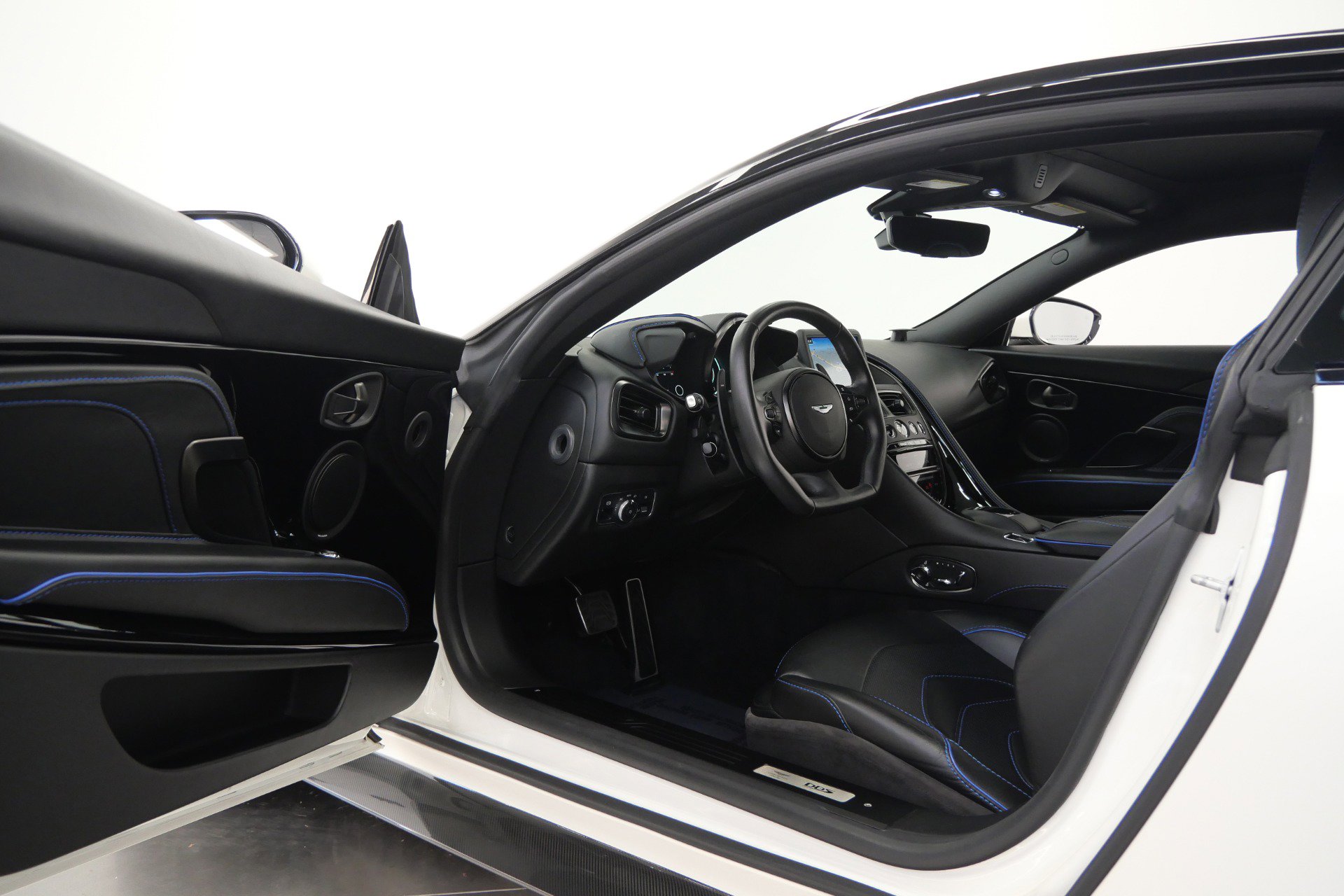 Used 2020 Aston Martin DBS Superleggera RWD image 23