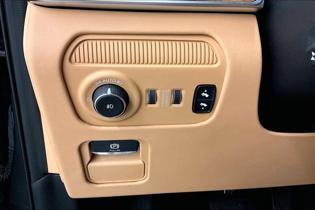 Used 2025 Jeep Grand Wagoneer L Series III w/ Rear-Seat Entertainment Group AWD/4WD image 39