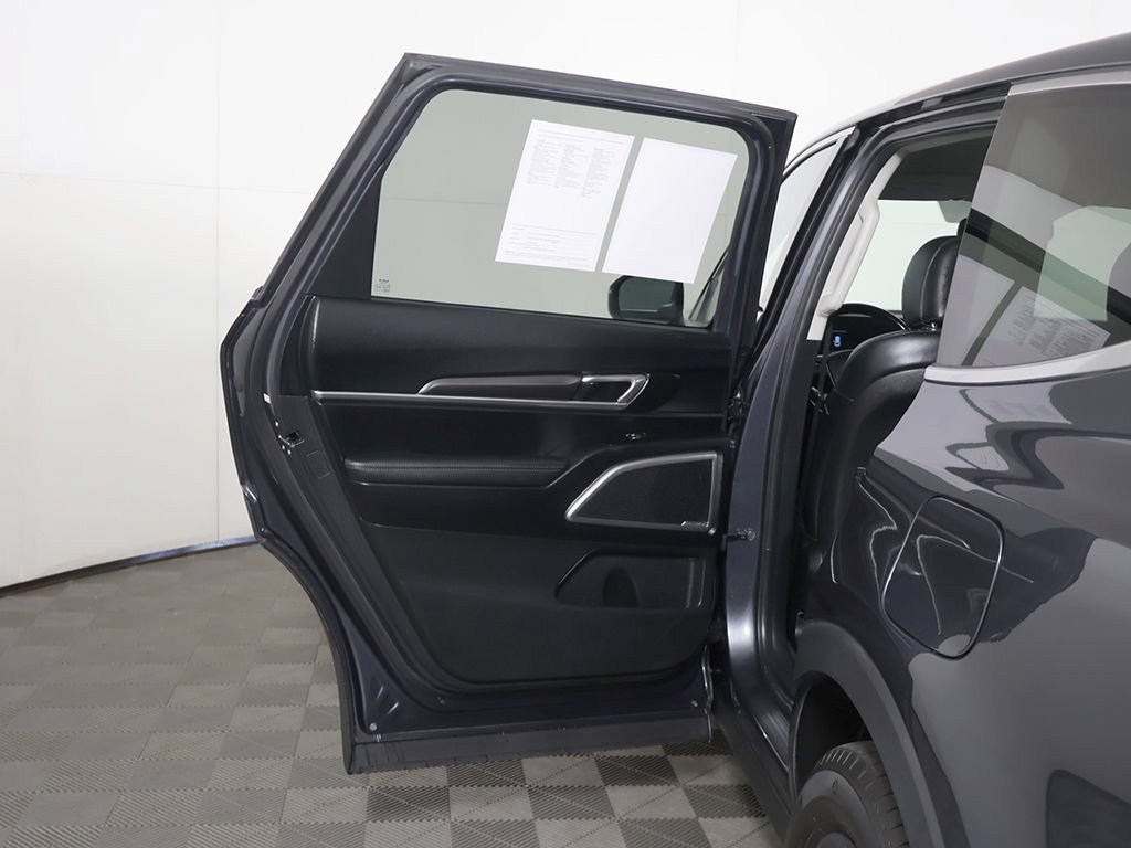 Used 2023 Kia Telluride LX AWD/4WD image 21