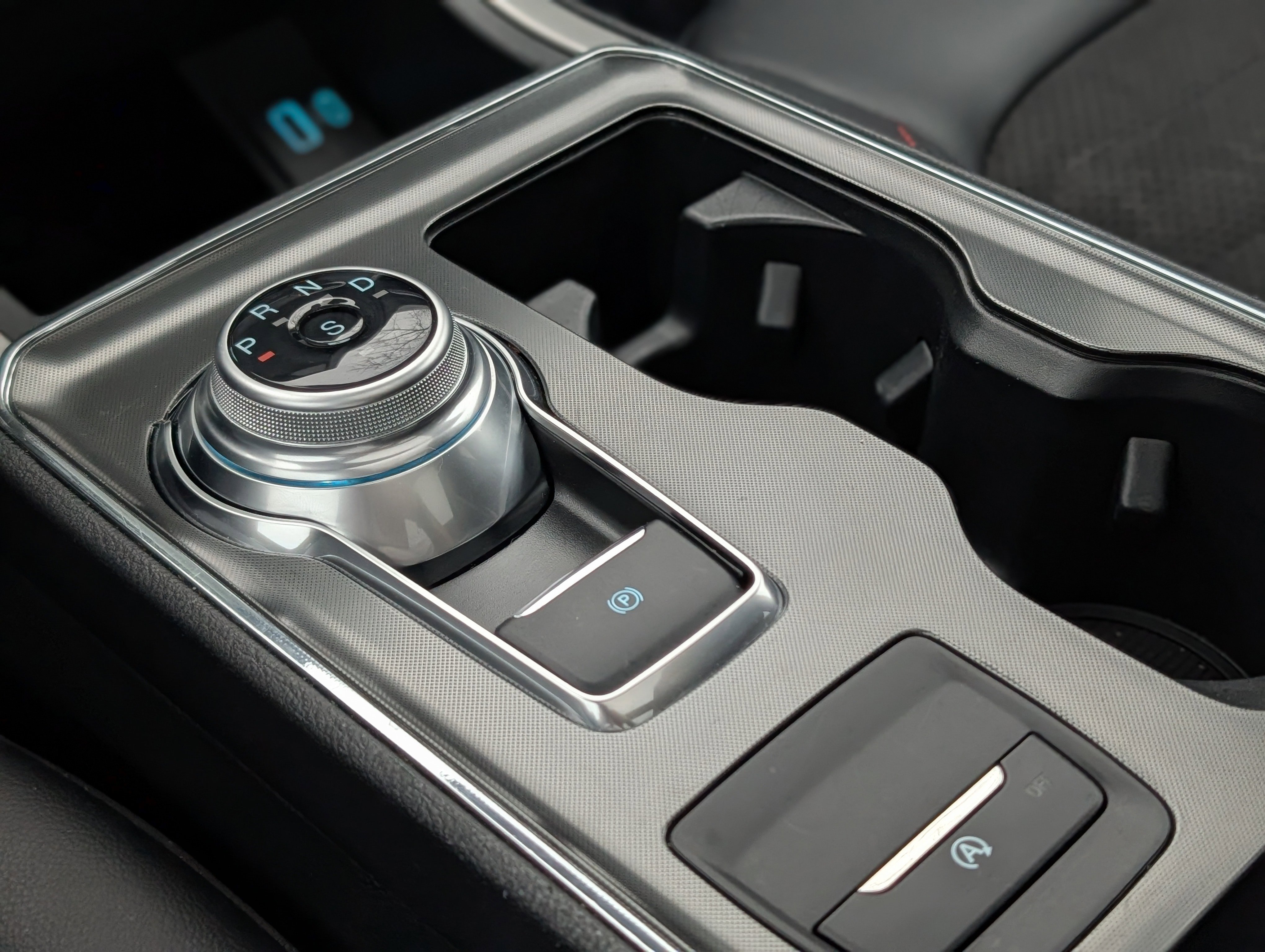 Used 2024 Ford Edge ST-Line image 17